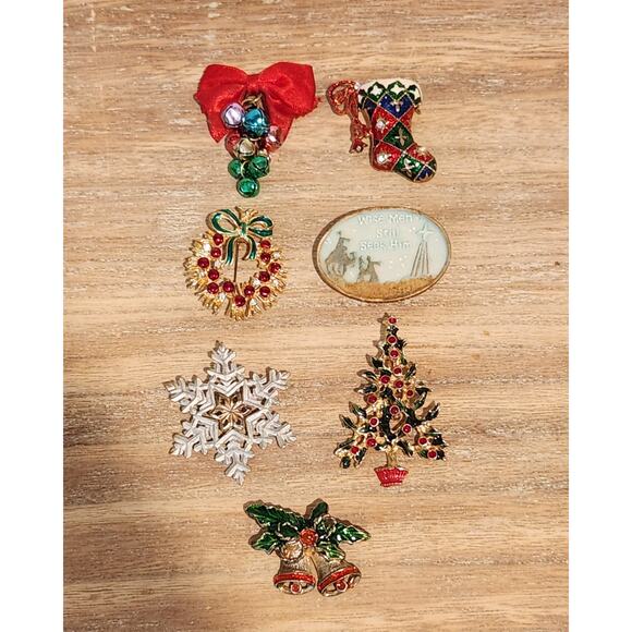 🎄 Vintage Christmas Holiday Brooch Pin Lot – Set of 7 – Festive Jewelry - Picture 1 of 16